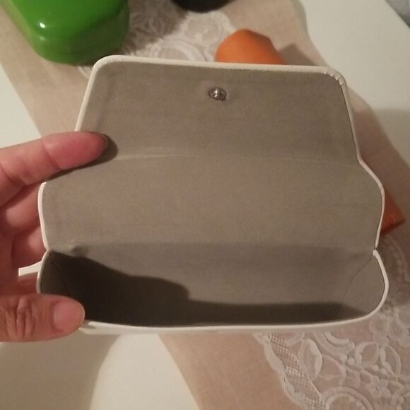 4 DESIGNER SUNGLASS CASE LOT Kate spade, Michael Kors, Torry Burch, - Picture 5 of 15